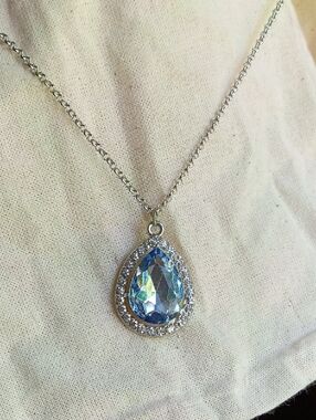 paparazzi Blue Teardrop Crystal Halo Necklace